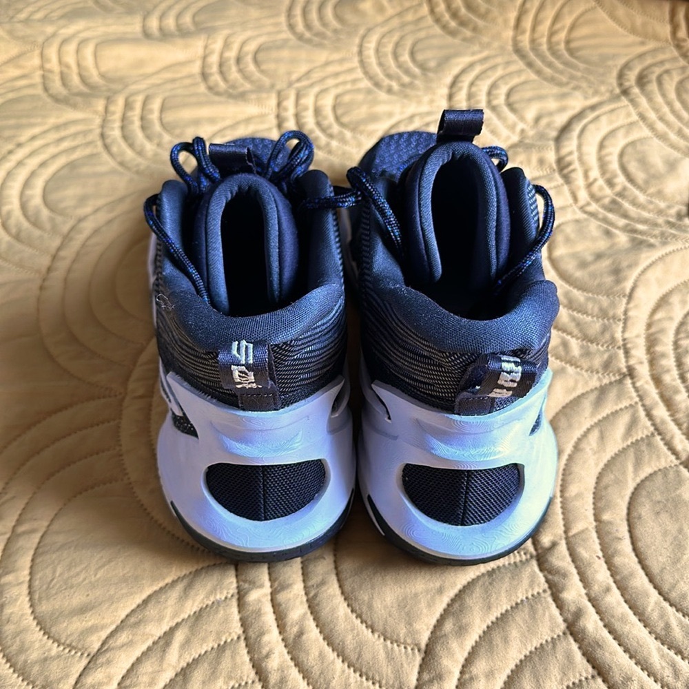 Nike Cosmic Unity 2 - Picture 3 of 5